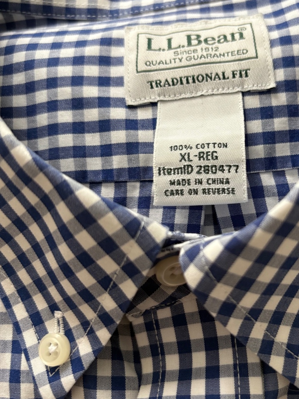Men’s Traditional Fit Wrinkle-Resistant Check Shirt – Navy and white small check